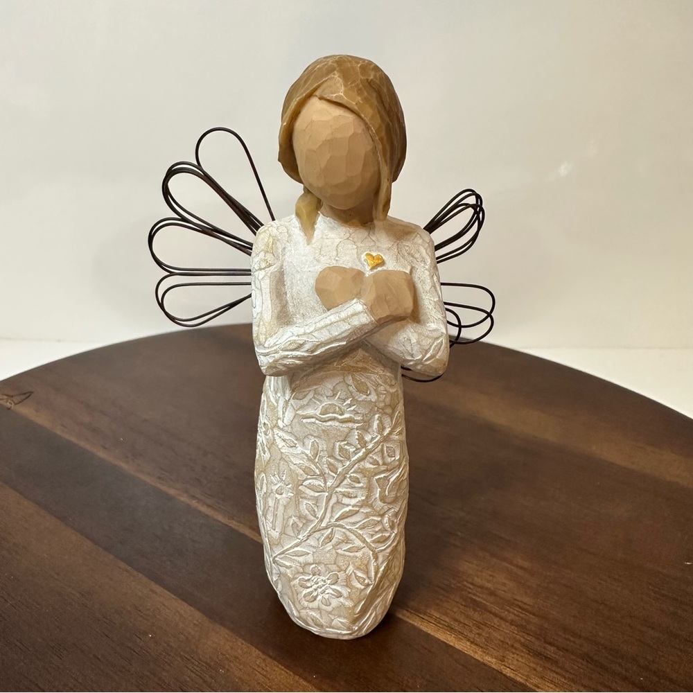 Willow Tree REMEMBRANCE Angel Figure w/Gold Heart Handpainted 2010 5.25” Vintage